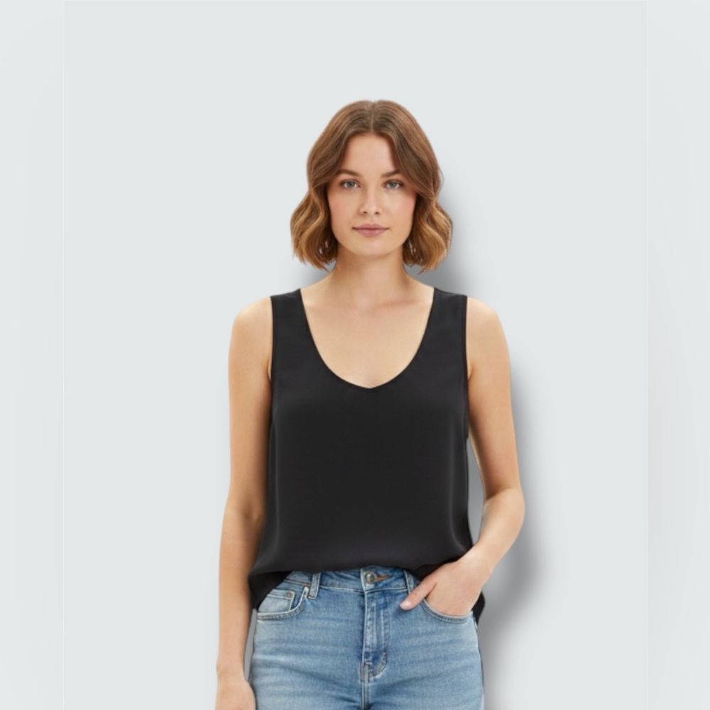 Women's Black Sleeveless Top